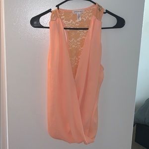 Super cute lace back shirt